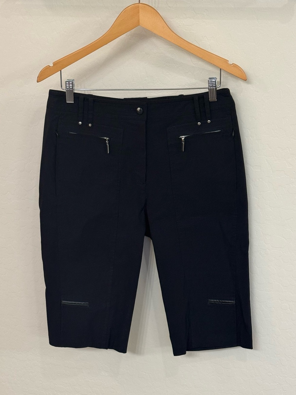 Jamie Sadock Black Golf Capri Shorts Size 8 Zipper Pockets Silver Hardware